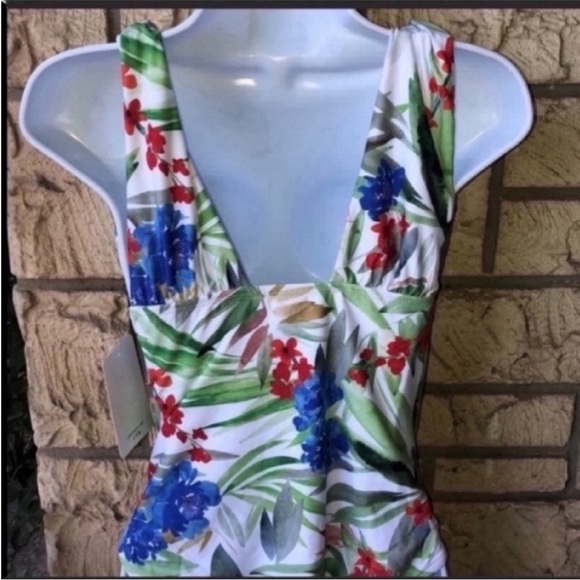 Athleta Over The Shoulder Surplice One Piece NWT
Size 8 - Picture 7 of 13